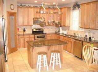 9504 N Avanyu Dr, Cedar Hills, UT 84062