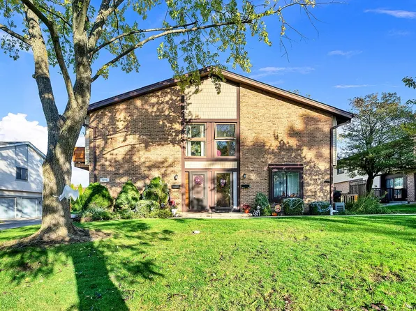 8239 Portsmouth Dr Unit B, Darien, IL 60561