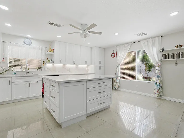 1301 Mount Hamilton Ct — Photo 3