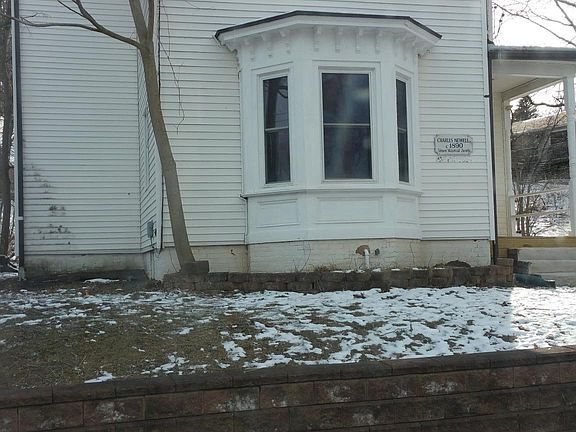 2nd image of 13 Laurel St Floor 1