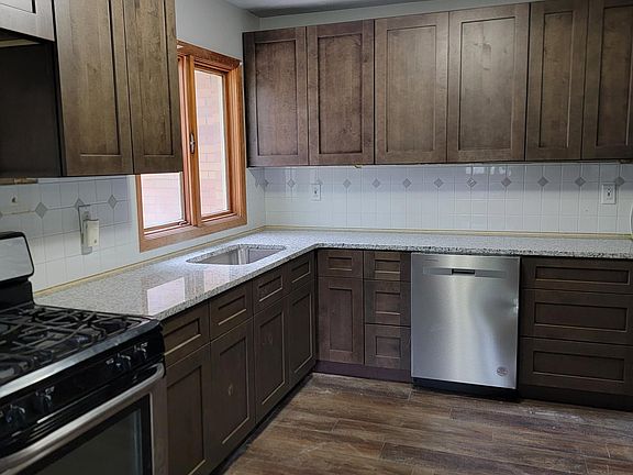 4th image of 5901 Meadowbrook Ln
