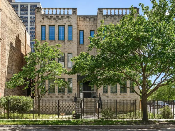 825 W Eastwood Ave APT 3E, Chicago, IL 60640