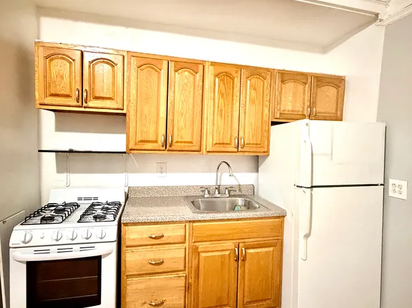 157-11 Sanford Avenue image 1 of 5