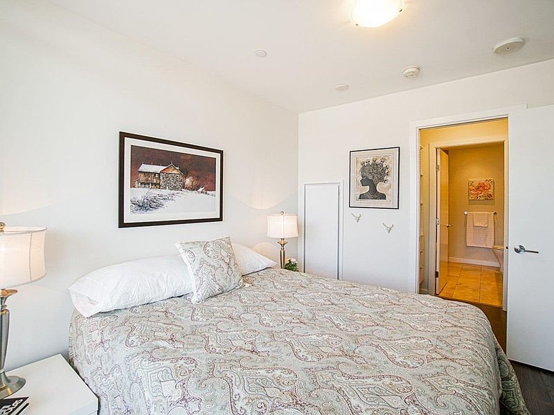 North Vancouver Apartment for rent - 2 Bedrooms — photo 11