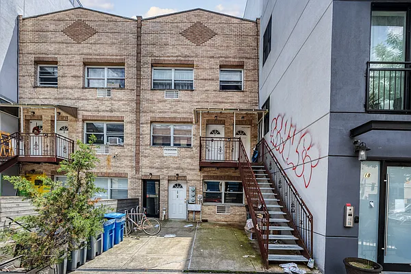 Rented by Safdie Realty Group | media 10