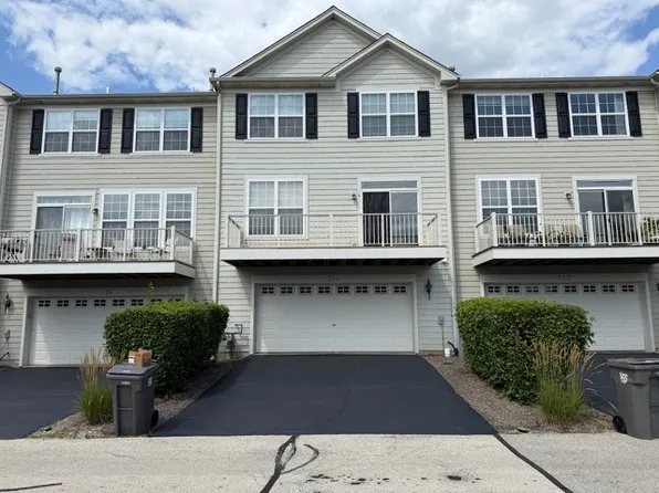 214 Cassidy Ln, Elgin, IL 60124