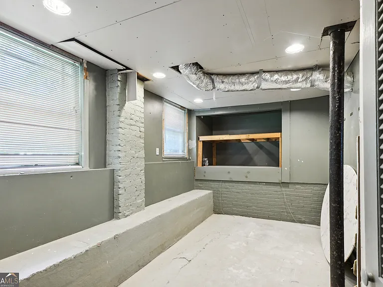 1500 N Highland Ave NE — Photo 33