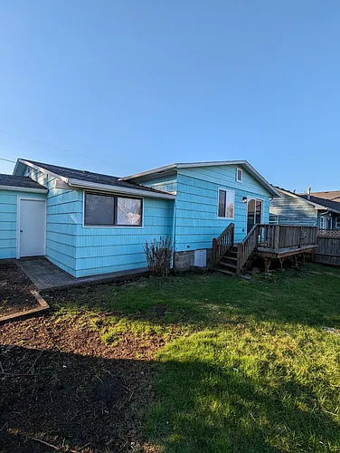 2136 NW Jetty Ave Photo 1