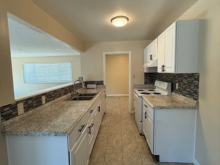 733 Utah St — Photo 3