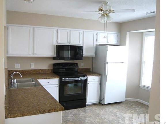 4th image of 122 Lake Hollow Cir