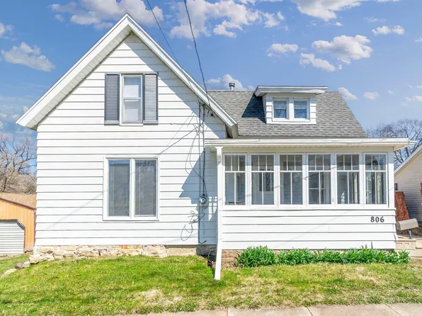 806 Bluff St, Cedar Falls, IA 50613