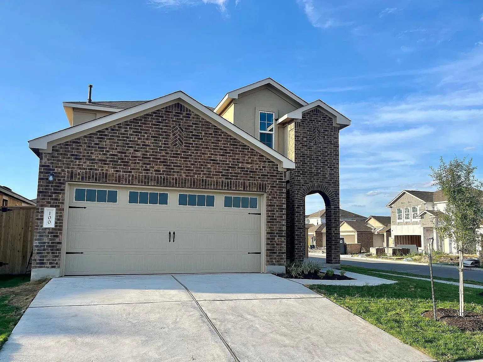 4 bed, 3.5 bath, 2477 sqft, $2,350 — Photo 1