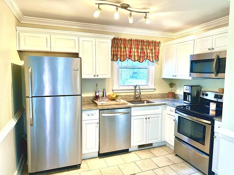1210 Foxcroft Rd — Photo 11