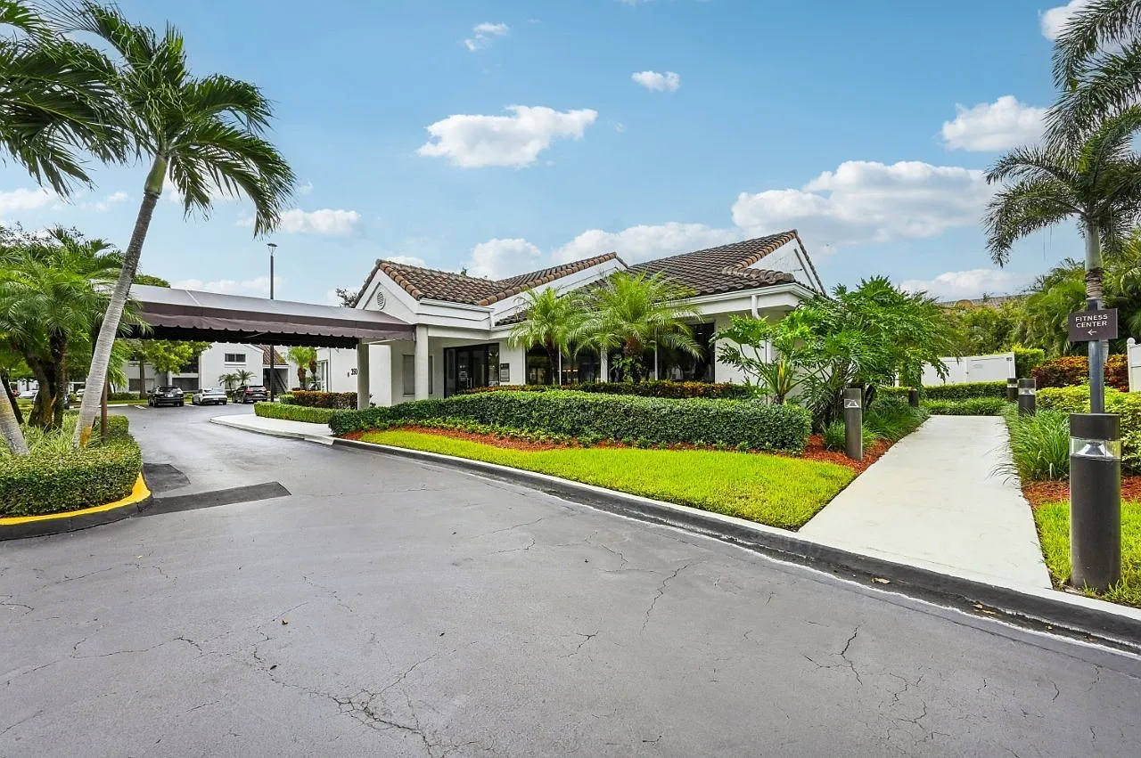 Legacy at Palm Aire — Photo 1