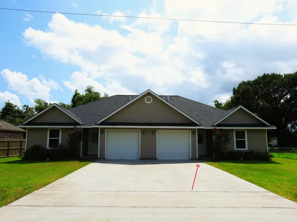 1012 Oak St #A, West Columbia, TX 77486