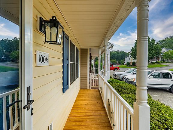 3rd image of 1004 Wexford Pl