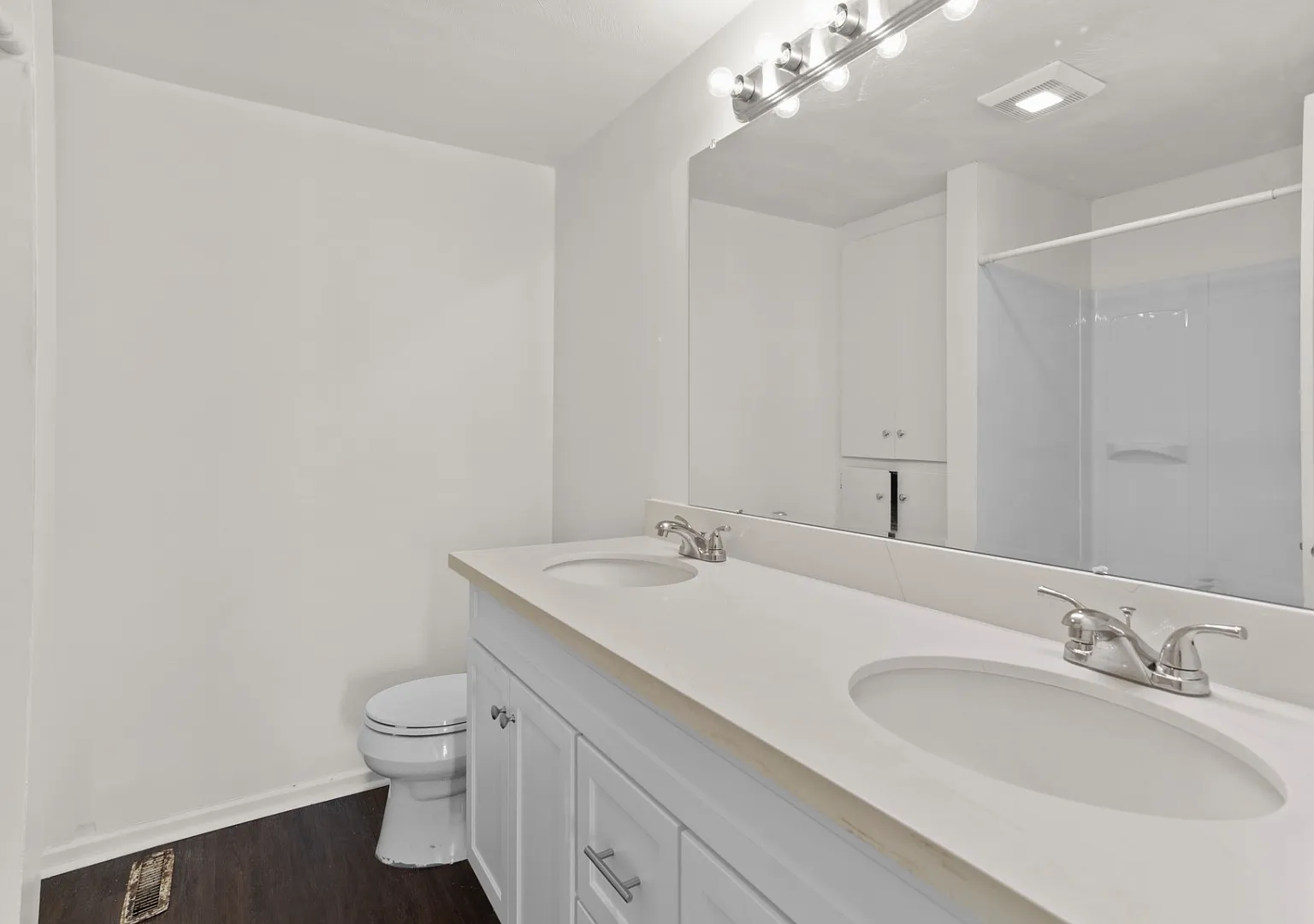 1002 Monroe St - 1002 Monroe Main A — Photo 2