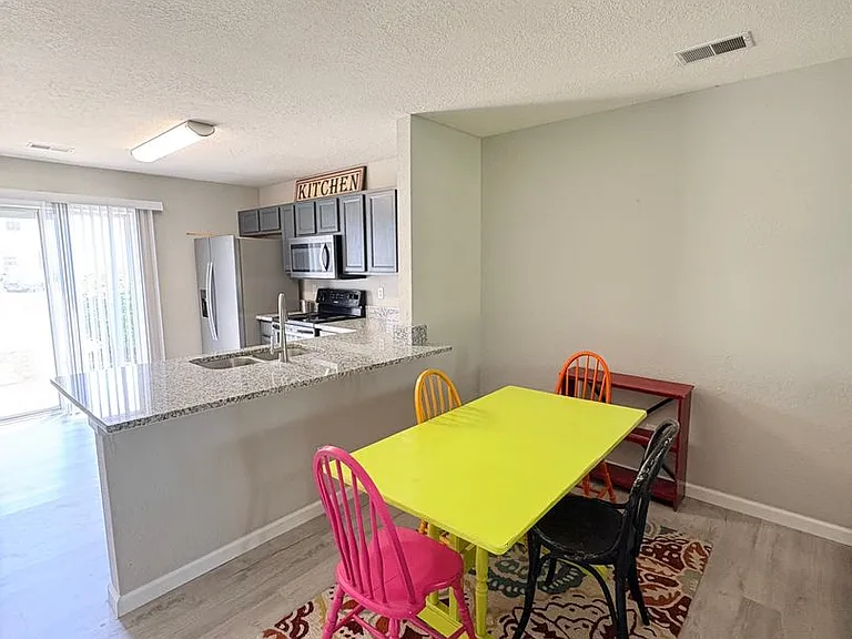 407 Lake Park Way — Photo 4