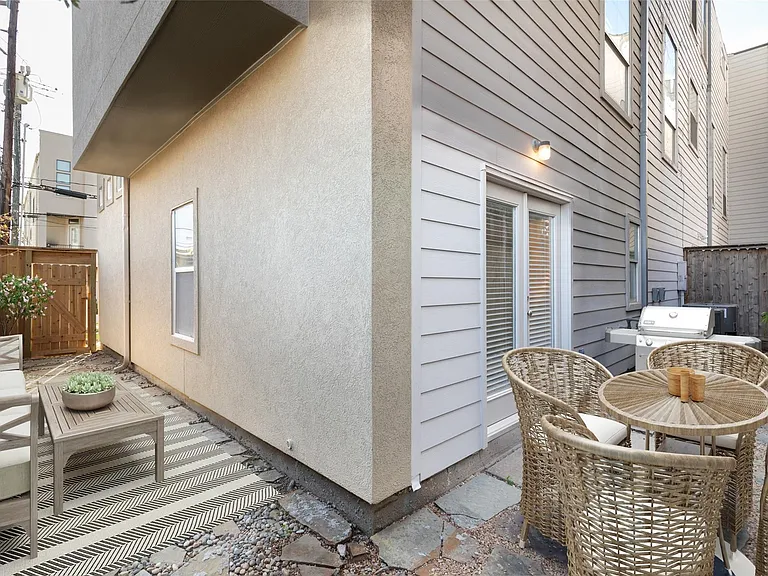 903 Roy St — Photo 3