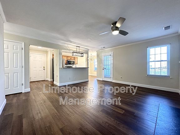 4th image of 1849 Chantilly Ct #501