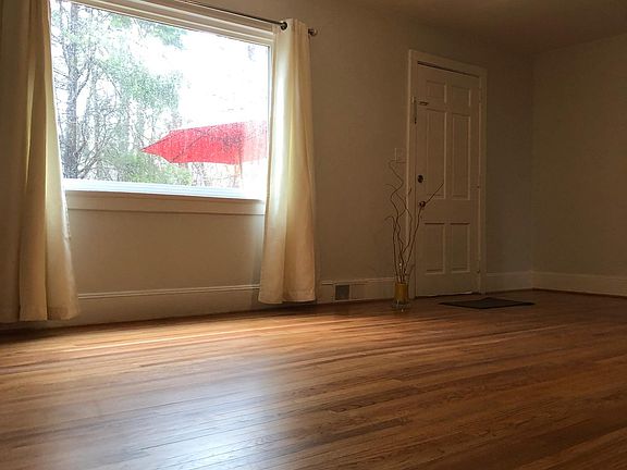 5th image of 102 Meadowbrook Dr #B