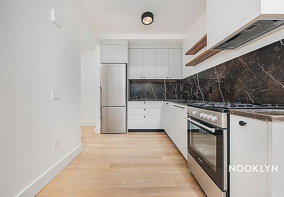 4th image of 250 Gold St #528