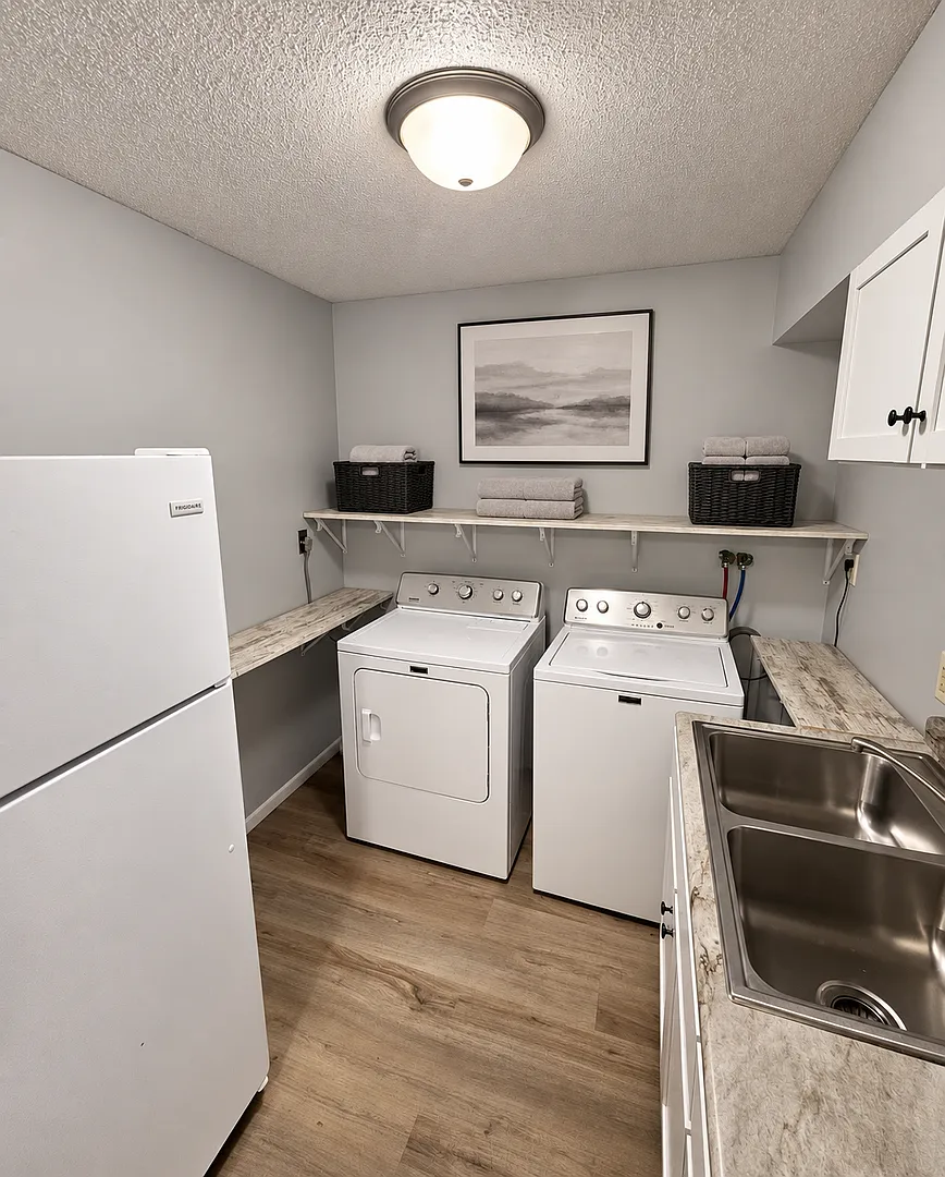 2 Bedroom to Relax & a Location to Love! — Photo 4