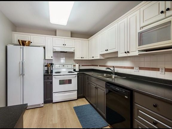 4th image of 33150 4th Ave #305