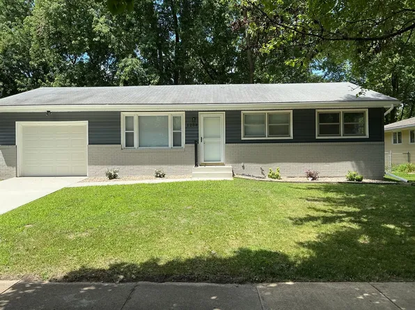 1208 Gettysburg Dr, Bloomington, IL 61704