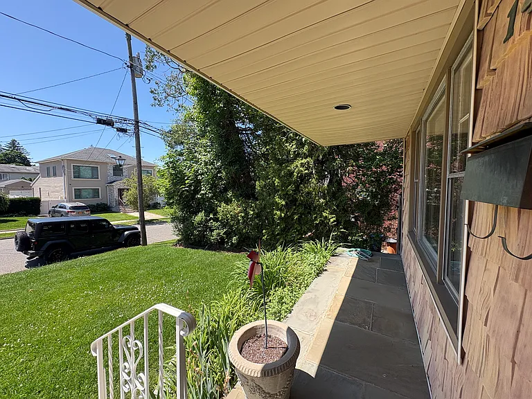 Evans Ave — Photo 3