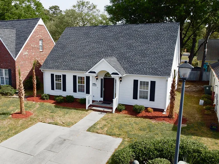 1004 Mount Vernon Dr — Photo 3