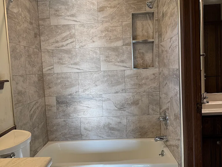 Hall Bath Tub/Shower