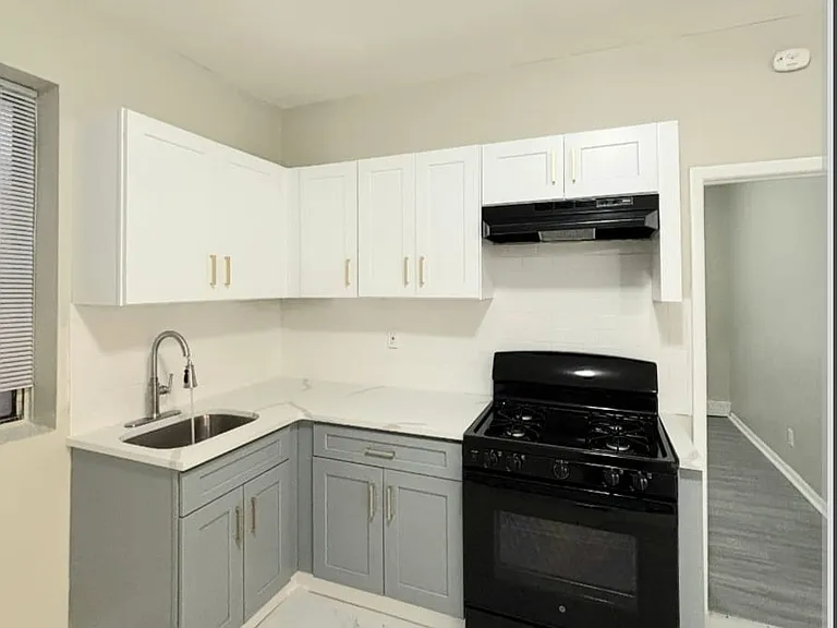 246-247 Roseville Ave #3D — Photo 2