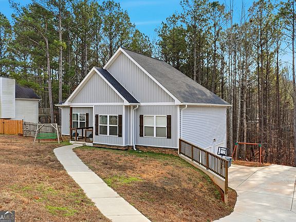 3rd image of 133 Pebblebrook Way