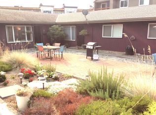 2801 NE 12th St APT F, Renton, WA 98056