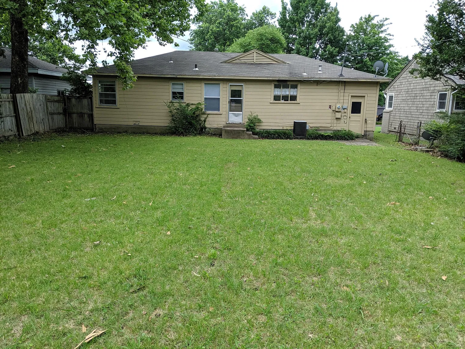 3 bed, 911 sqft, $1,275 — Photo 4