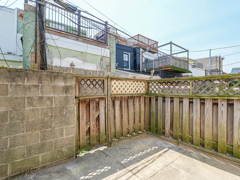 1631 S Clarion St — Photo 22