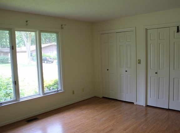 5th image of 2305 W Woodmont Dr