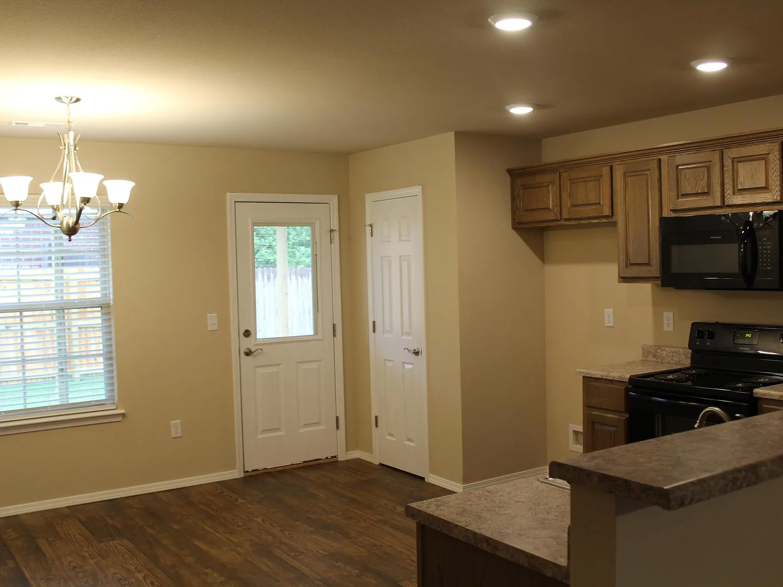 4 bed, 1544 sqft, $1,800 — Photo 4