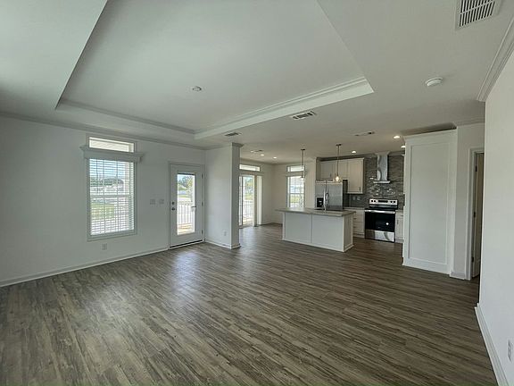 3rd image of 3000 N Tuttle Ave #Qj4xag
