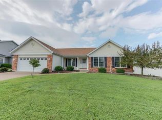 14 Augusta Downs Dr, Saint Peters, MO 63376