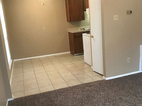 3rd image of 112 Pebble Creek Dr APT 6