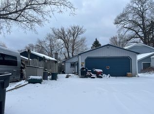 1944 Clubview Dr, Highland, MI 48356