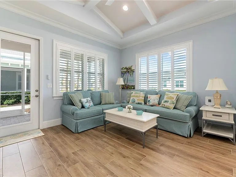 7270 Saona Ct — Photo 3