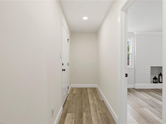 5th image of 1512 Hooks St