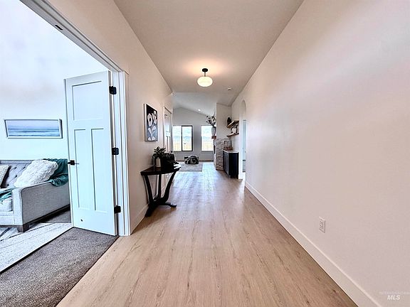 4th image of 310 NE Greystone Loop