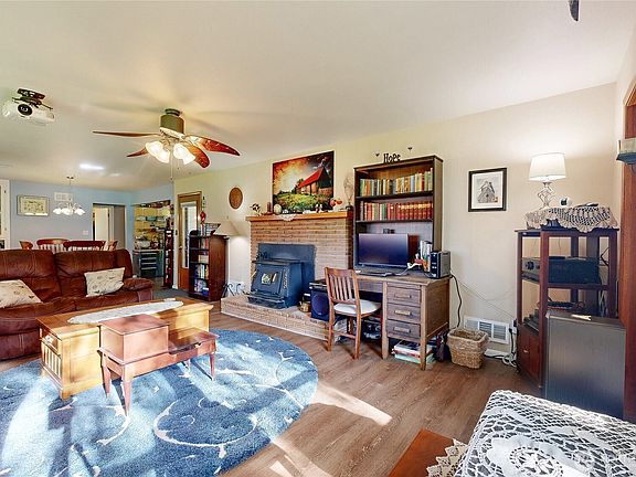 4th image of 821 E Chesnut Street
