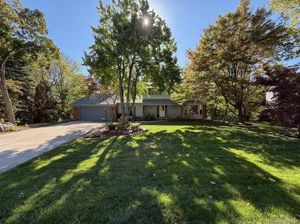 28721 Oak Point Dr, Farmington Hills, MI 48331