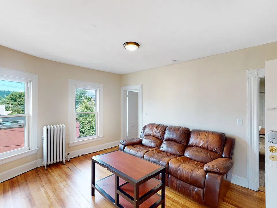 146 Beethoven St #3