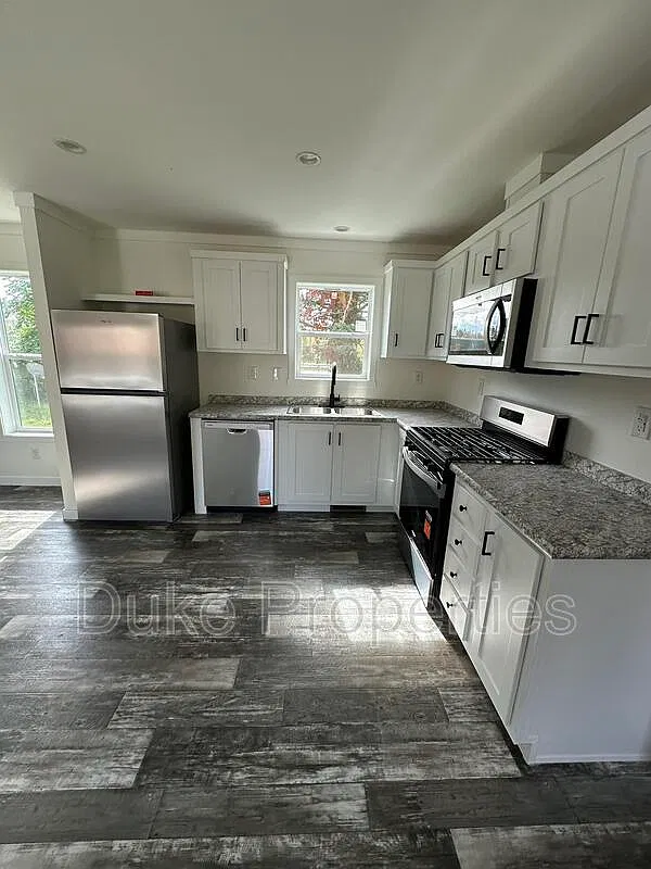 3 bed, 2.0 bath, $1,495 — Photo 2